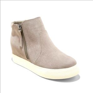 NWT universal thread high top memory foam GREY